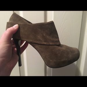 Fergie brand low rise boots
